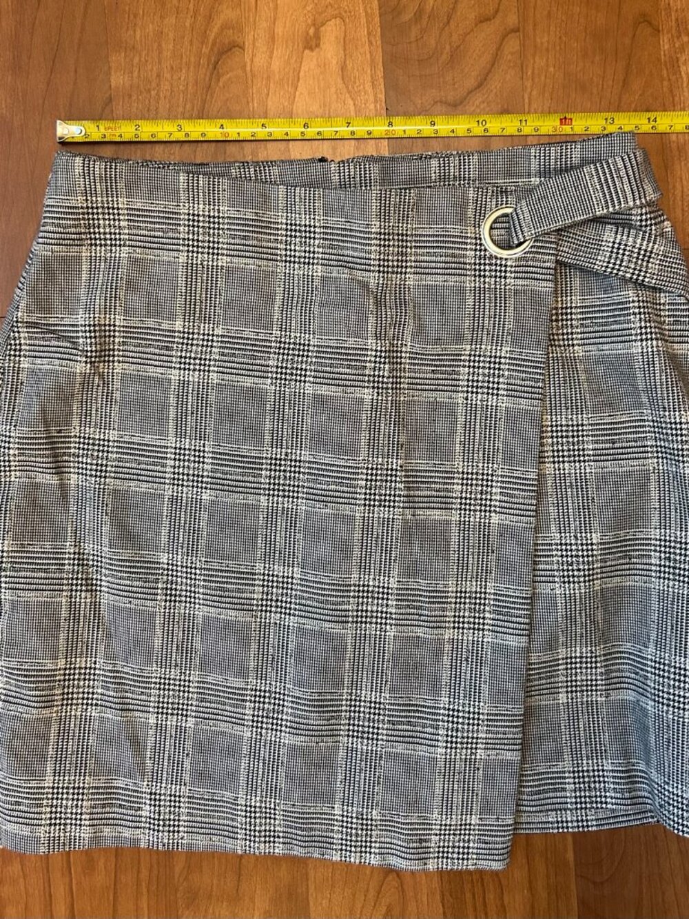 Lightweight tweed short skirt by H&M - like new